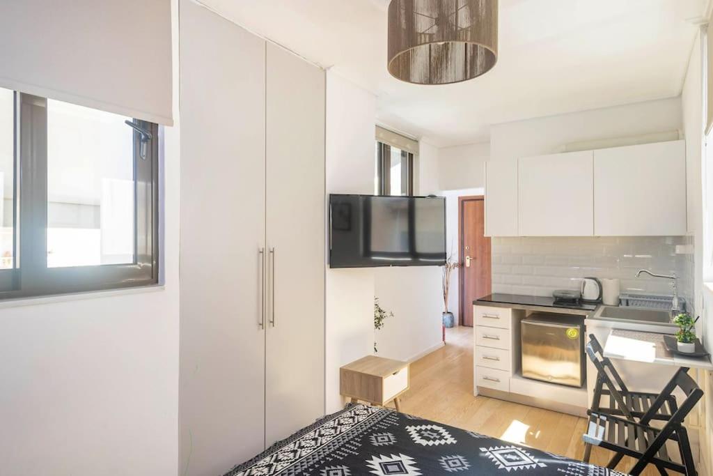 Downtown 22Sqm Green Nest King-Size Bed Афины Экстерьер фото